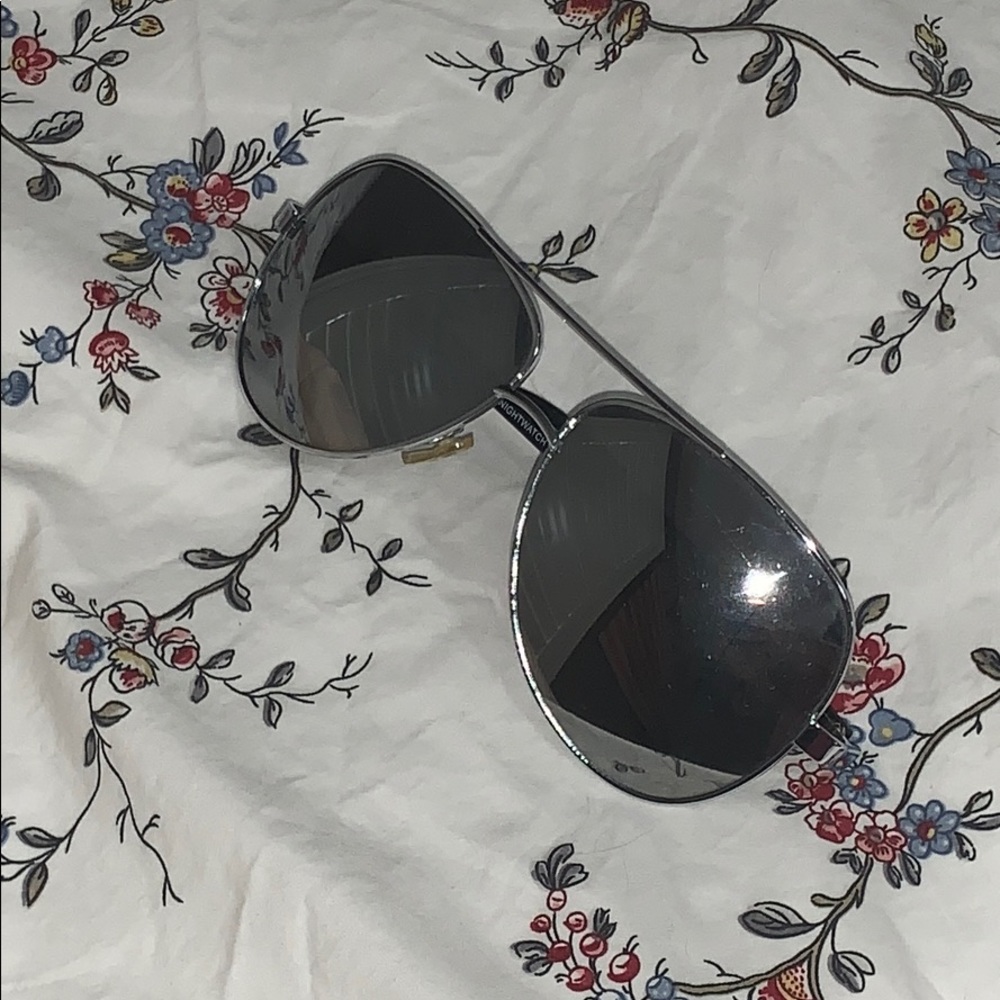 silver mirrored aviator sunglasses